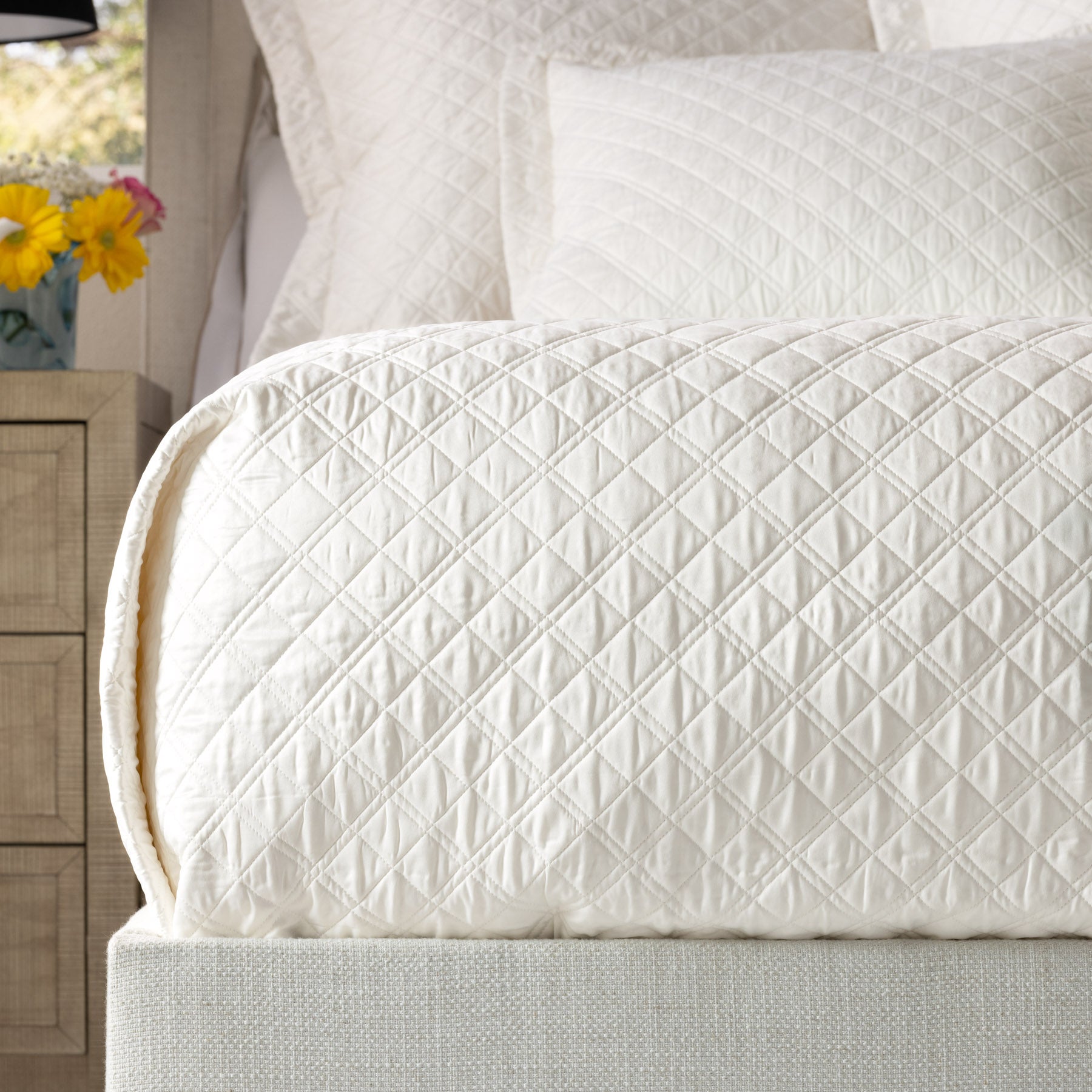 SILK & SENSIBILITY KING DIAMOND QUILTED COVERLET IVORY