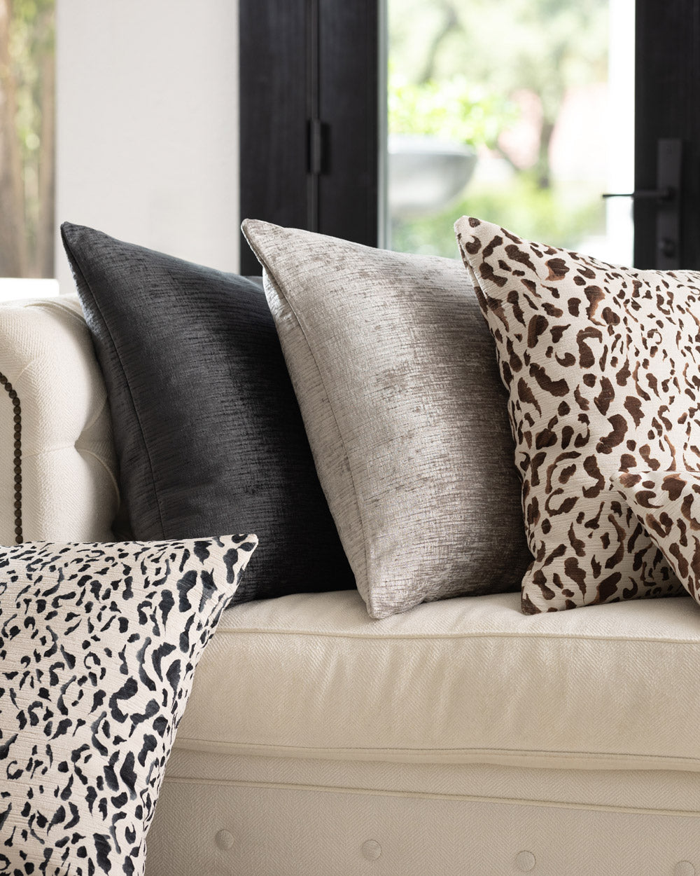 Lili Alessandra Peru Ivy Tiger White w/ Black Bedding & Decorative Pillows