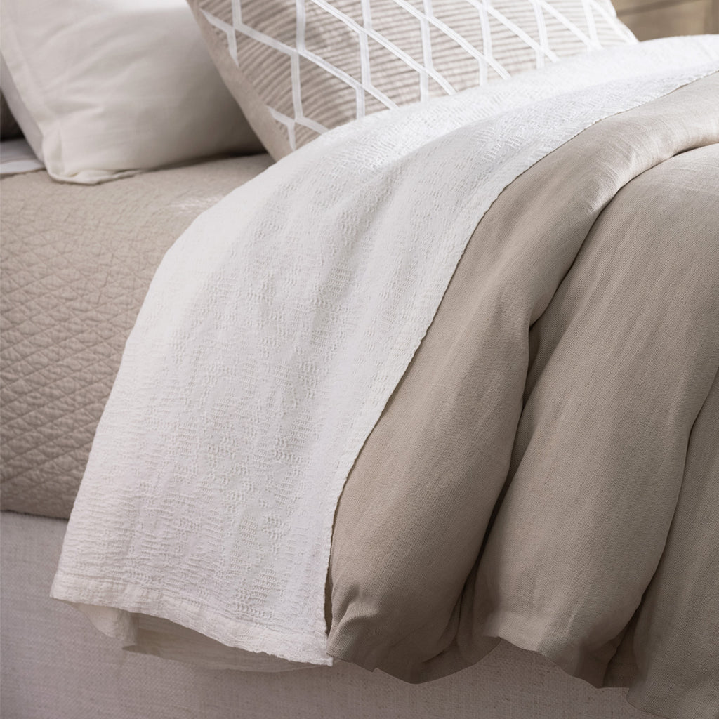 RIVER KING BLANKET WHITE 112X98 by Lili Alessandra