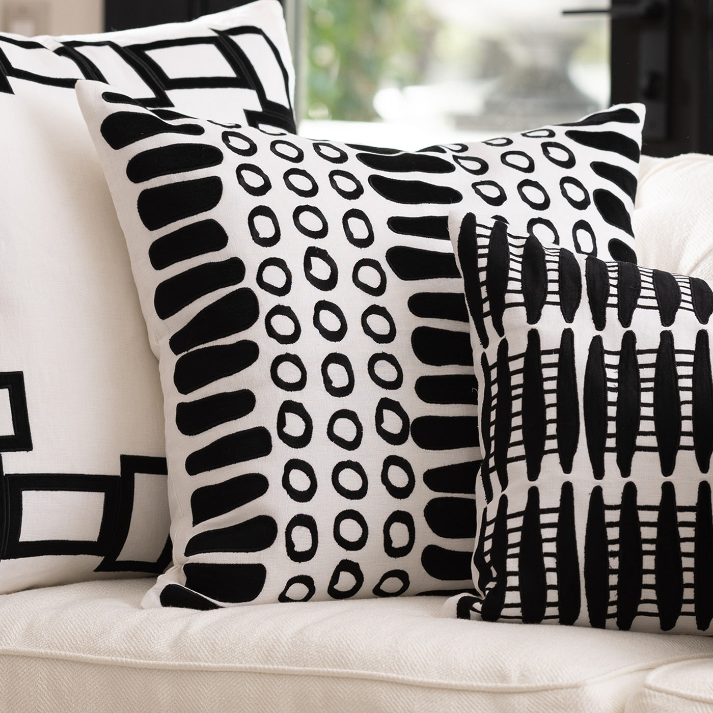 Peru Square Pillow White / Black 24x24