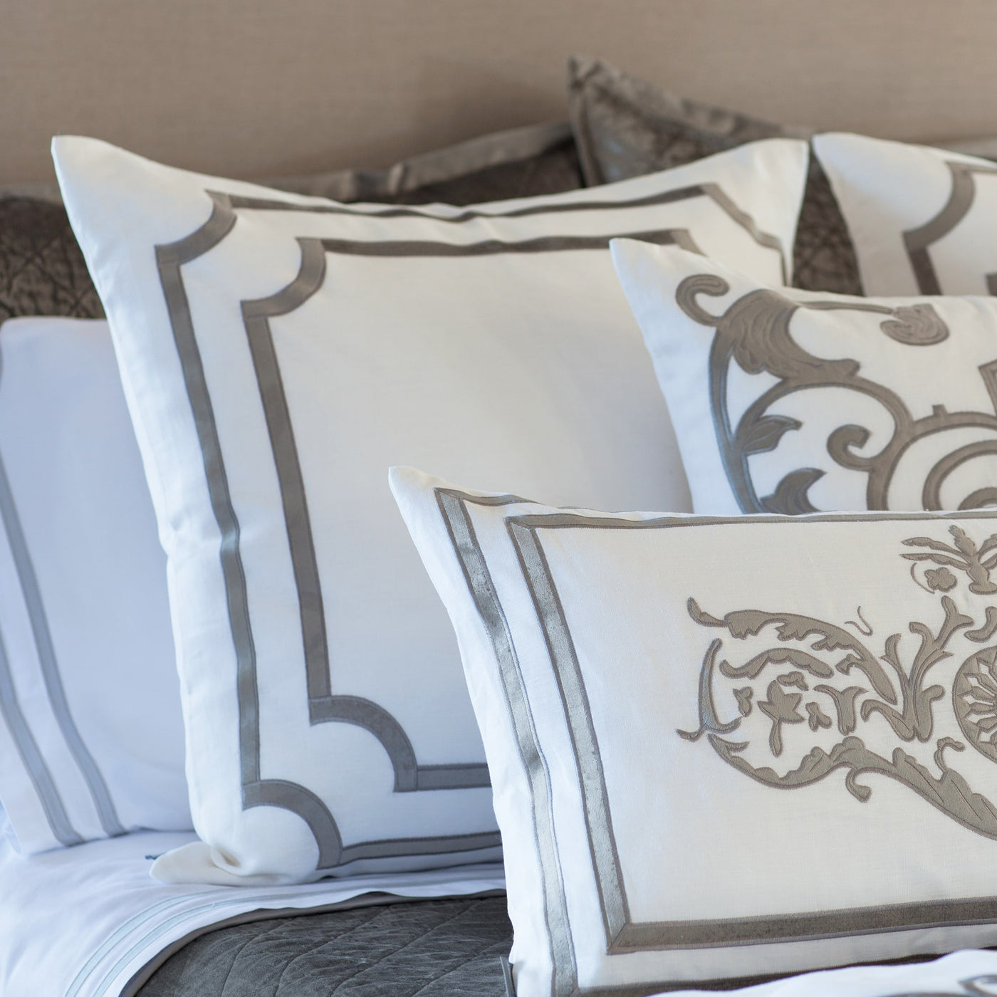 Soho European Pillow / White Linen / Silver Velvet 26X26