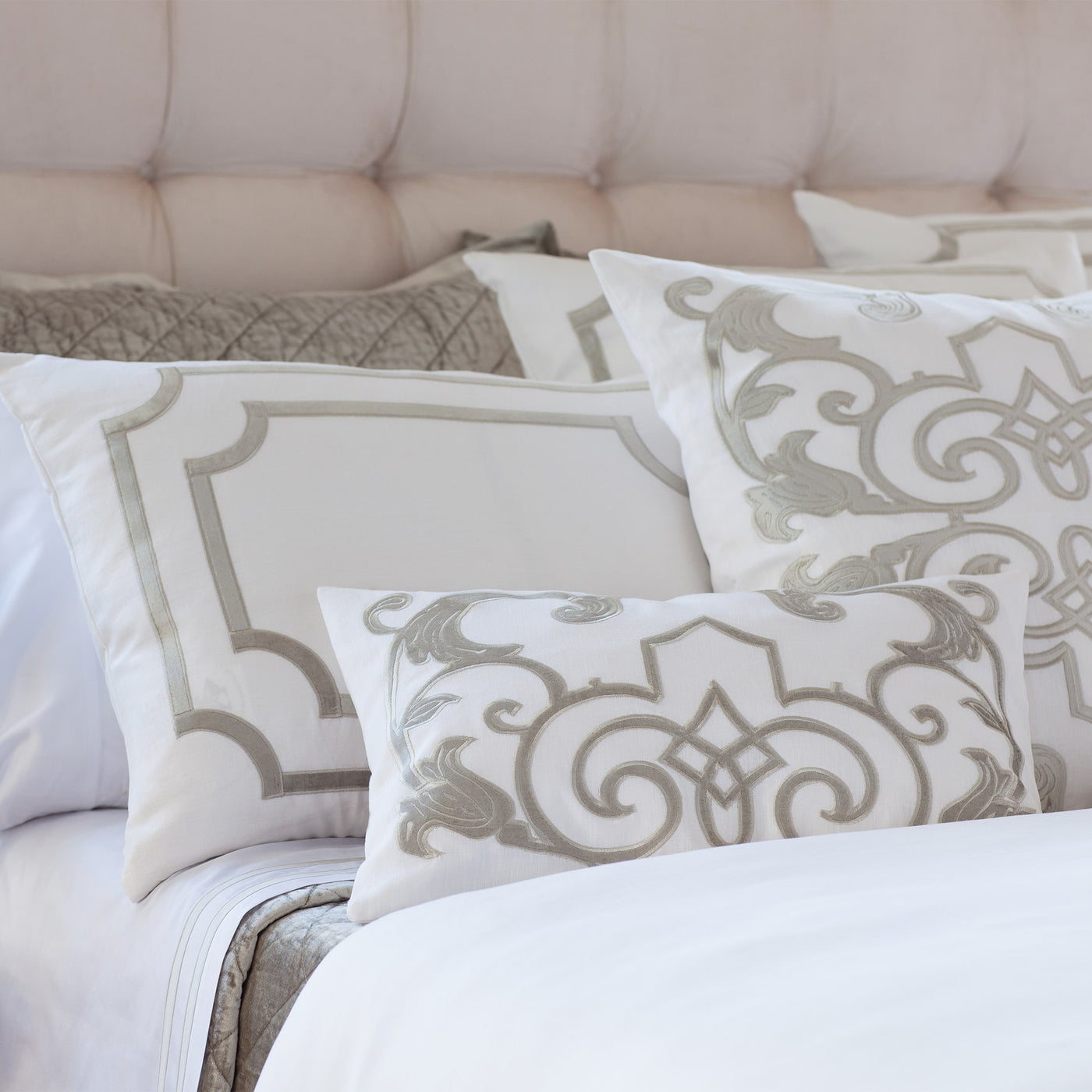 Soho European Pillow / White Linen / Ice Silver Velvet 26X26